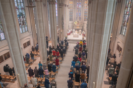 Blick in die gefüllte St.-Peter-Kirche