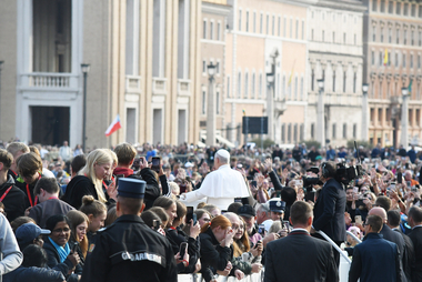 Der Papst auf dem Petersplatz
