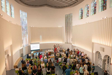 Offizialat Vechta | Johannes Hörnemann Gesamtansicht der Kirchenmensa des St. Vincenzhauses